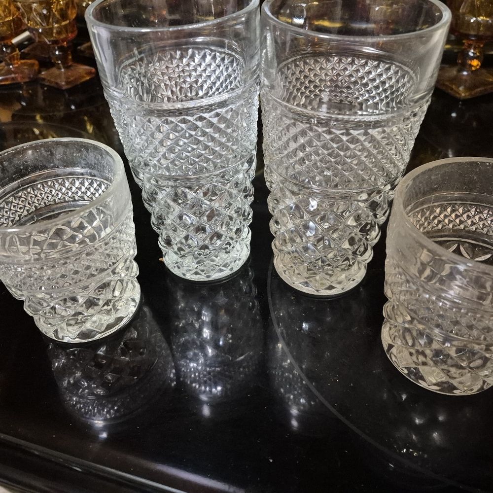 Elegant Clear Glass Tumbler Set